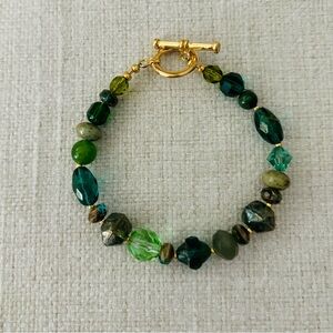 Green gemstone & crystal beaded bracelet
